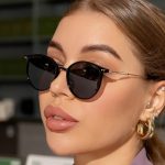 A Pair of Stylish And Lightweight Women's Glasses: Metal Frame, PC Lenses, Metal Hinges, Suitable for Everyday Casual Wear.