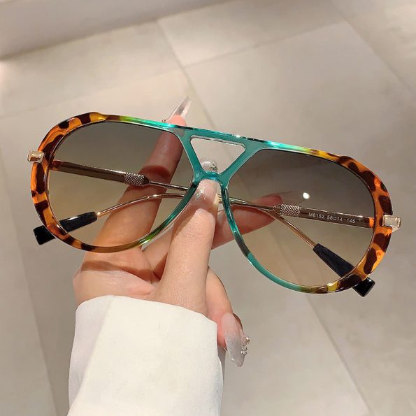 New retro fashion high sense round face thin sunglasses leopard print frame double beam design flat mirror
